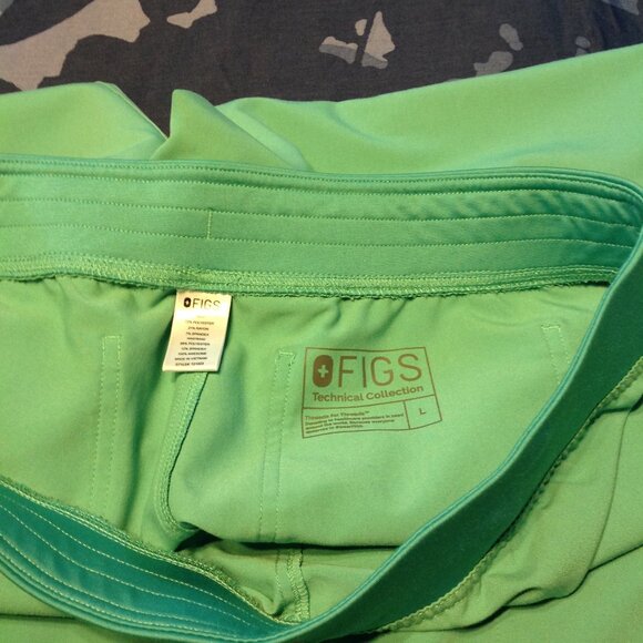 EUC Figs Technical Collection Scrubs Set Pants Shirt Top Seafoam Green Blue L - Picture 10 of 10